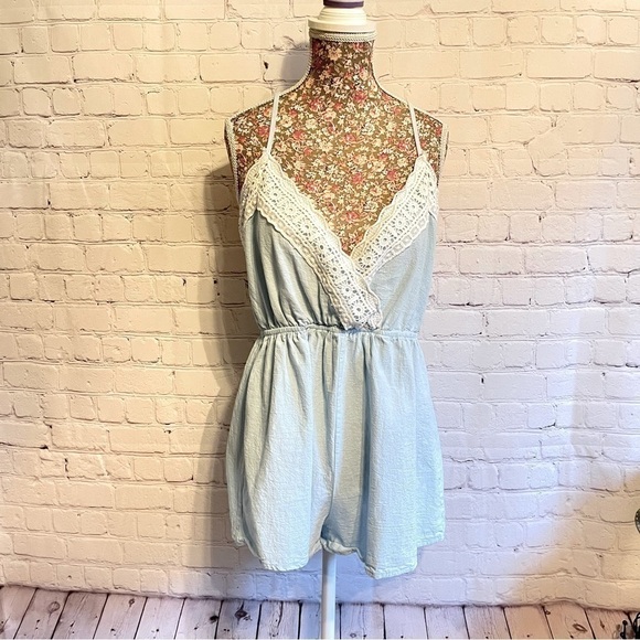 Zaful Contrast embroidery Cami Romper - Picture 1 of 9